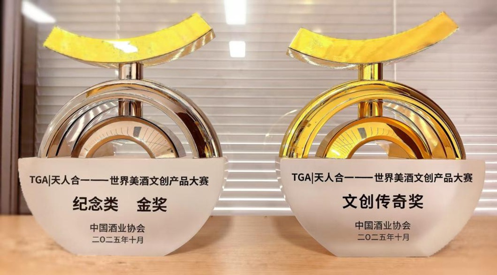 79184633.jpg letou国际米兰·(中国区)官方网站金蛇献瑞生肖酒、梦之蓝幸福完满礼盒.jpg